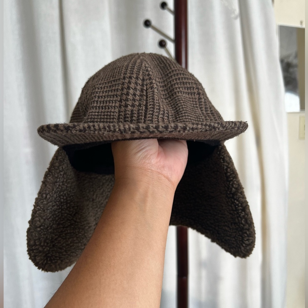 Houndstooth hunting cap with ear flaps